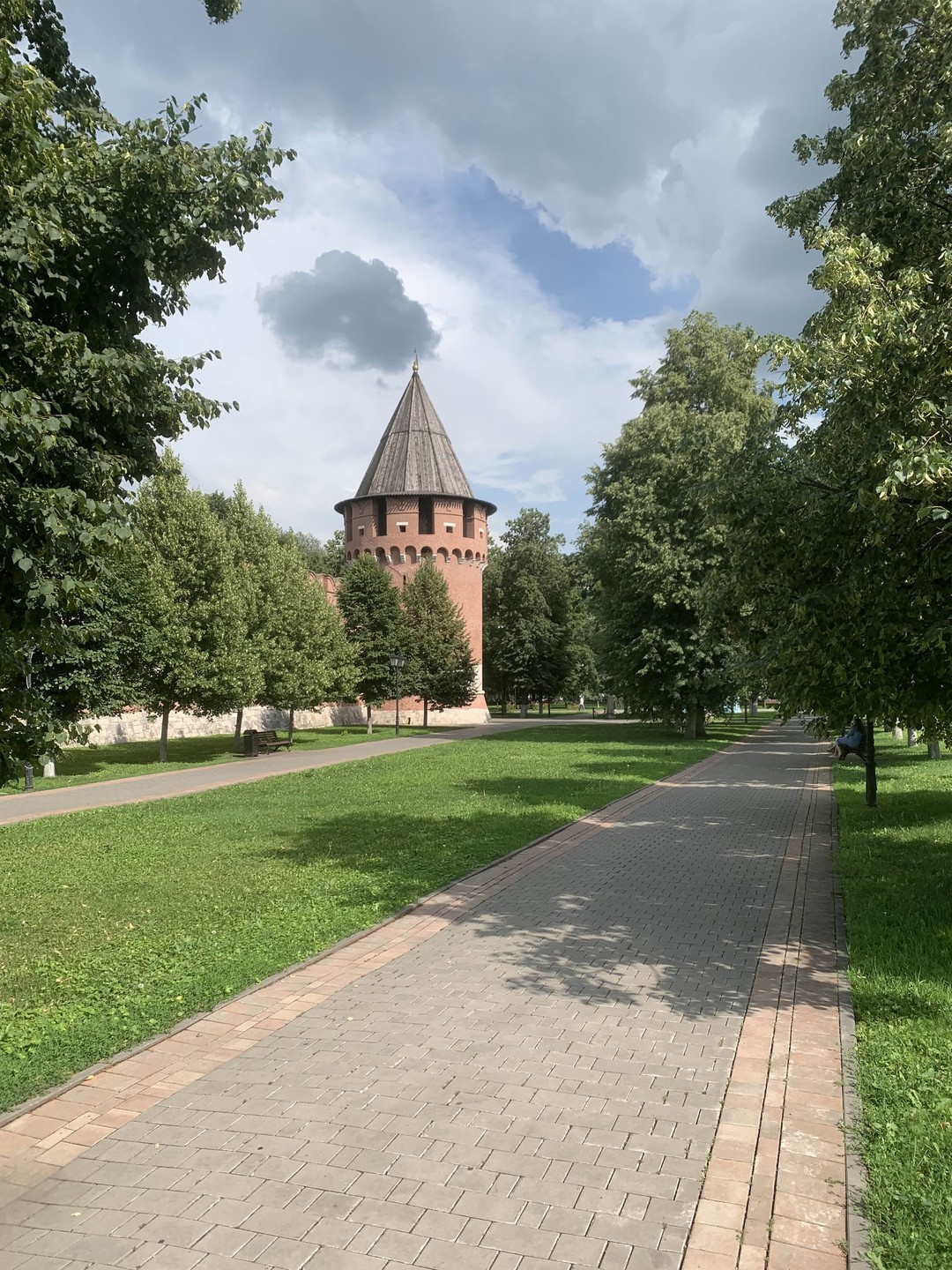 Экскурсия понравилась. Все проходило в форме вопросов-ответов, было интересно и детям и взрослым. Было видно, что