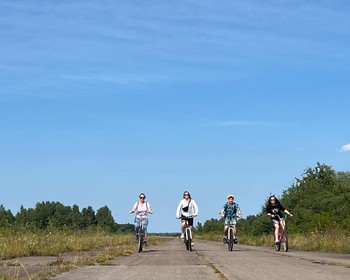Балтийск, Балтийская коса, музей «Старый Люнет» и Танцующий лес