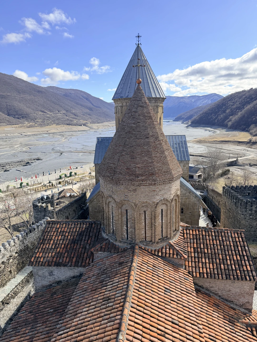 Благодаря Михаилу у нас состоялось запоминающееся своей красотой и самобытностью знакомство с природой и древней архитектурой Грузии