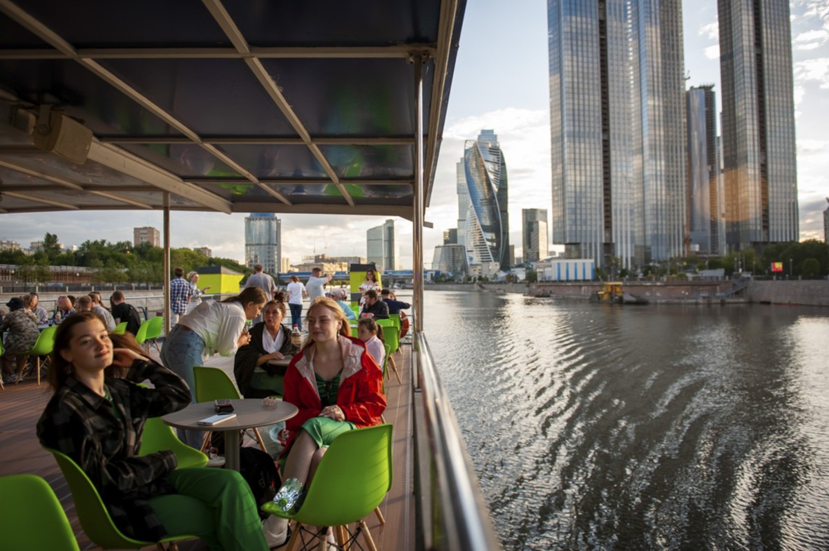Речная прогулка от Парка культуры до небоскрёбов Москва-Сити (6/10)