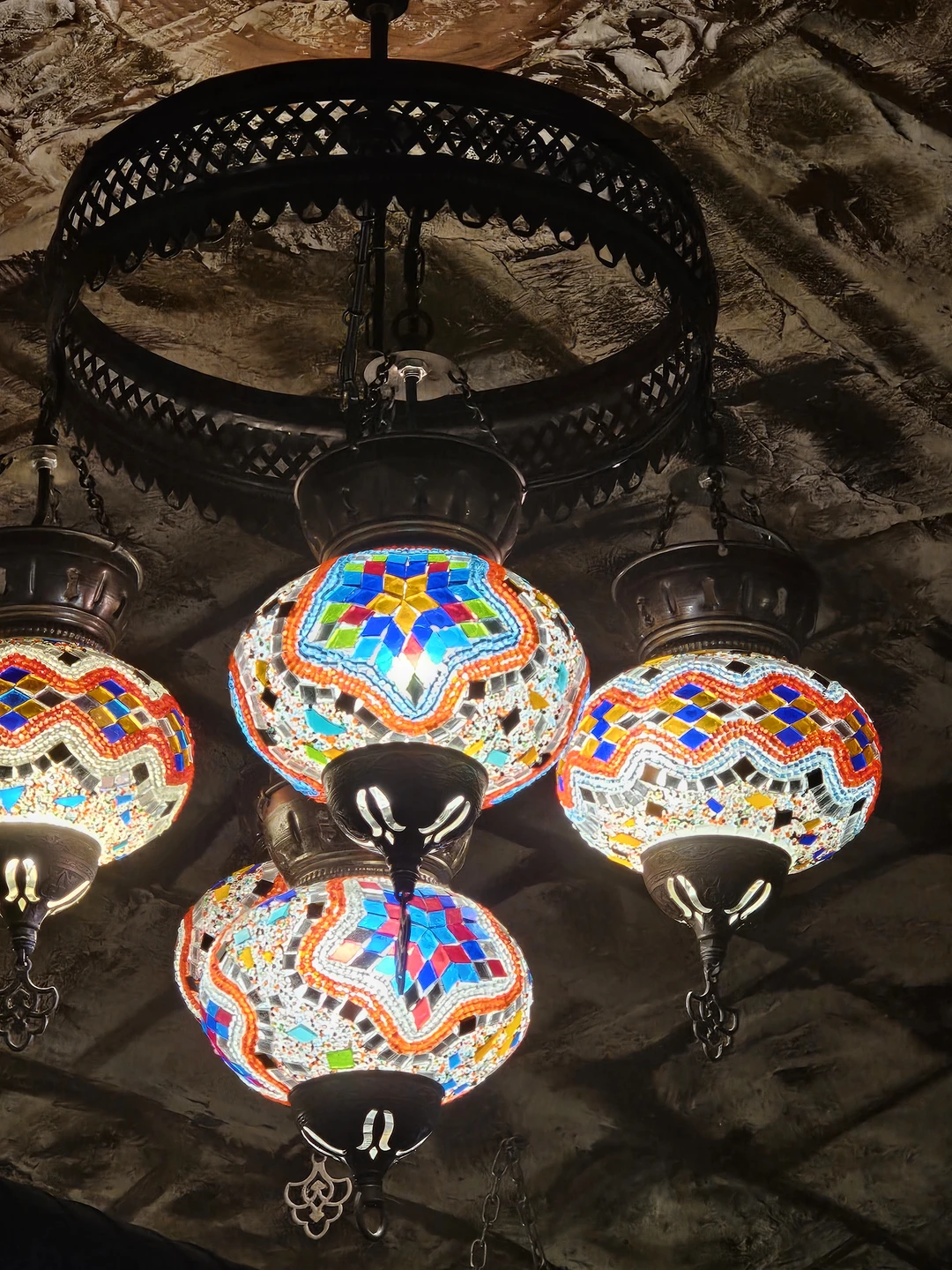 Летели трансфером через Баку, было несколько свободных часов. Взяли экскурсию по городу и… остались в таком