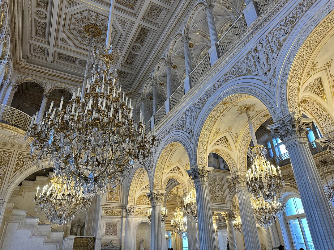 Прекрасный экскурсовод Татьяна,очень информативно,без лишней «воды»