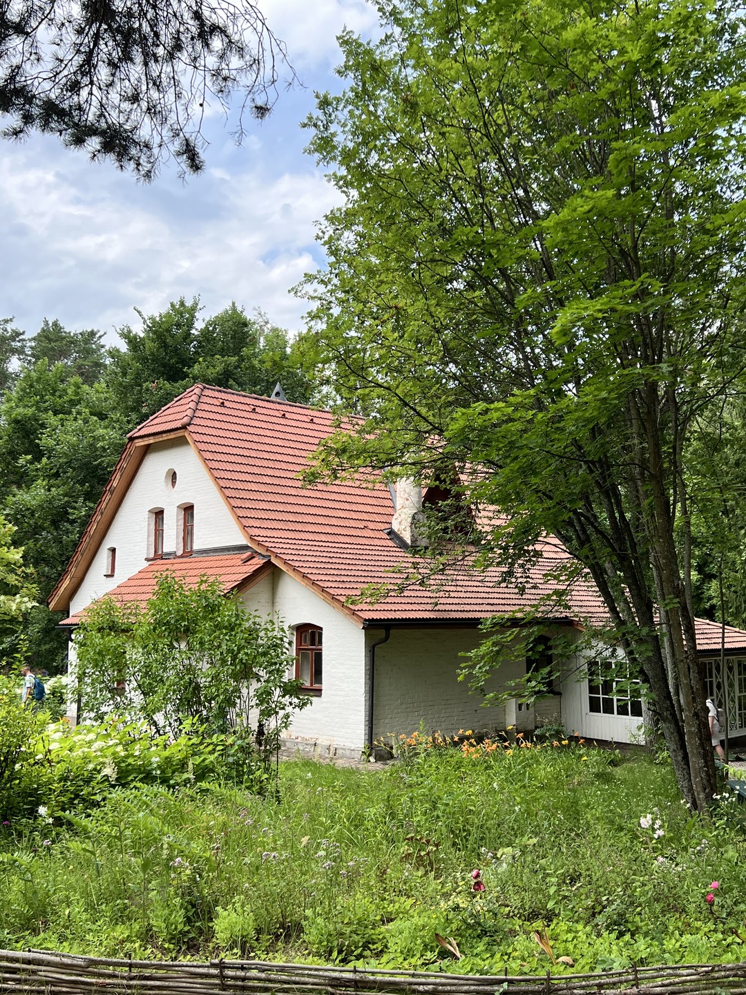 Спасибо Александру за экскурсию. Александр отличный рассказчик, уверенно подает материал с интересными деталями, которые помогают запомнить