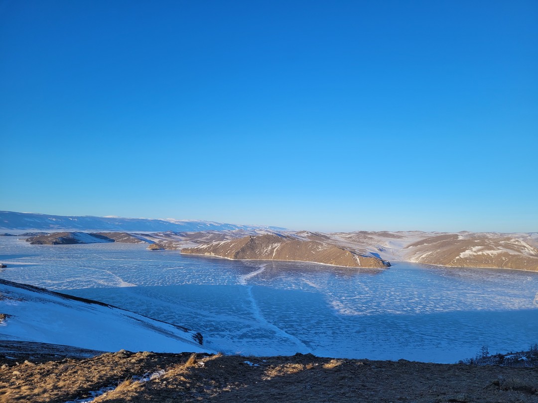 Зимний Ольхон: чистый лёд, пузырьки и гроты (Ольга)