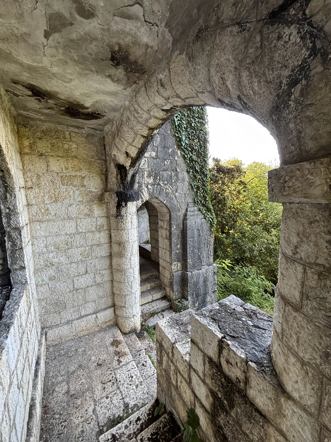 Были на экскурсии вчетвером вместе с родителями. Экскурсия заняла целых 13 часов. Но пешие маршруты чередовались