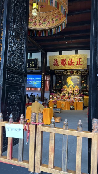 Ольга очень приятная собеседница. Поекрасно владеет информацией как исторической, так и современными фактами о жизни города