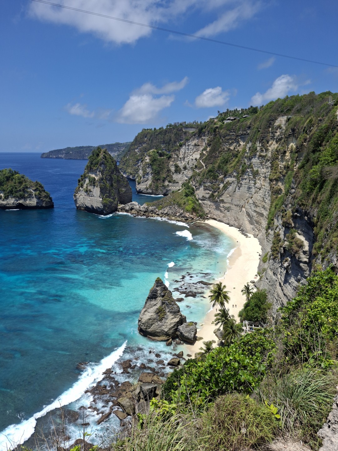 Отличная экскурсия, с возможностью не просто посмотреть пляжи с высокой точки, но и спуститься вниз, пройтись