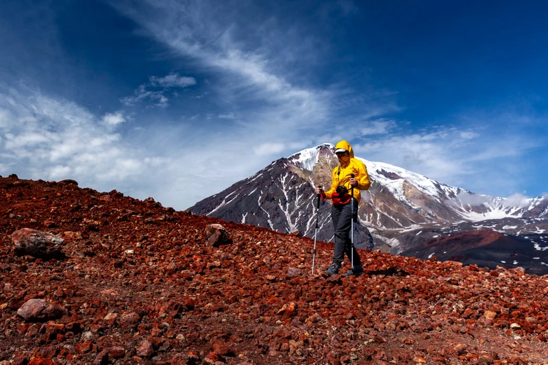Туда, где горы дышат огнём: сплав, восхождение, глэмпинг и джипинг в мини-группе (всё включено)