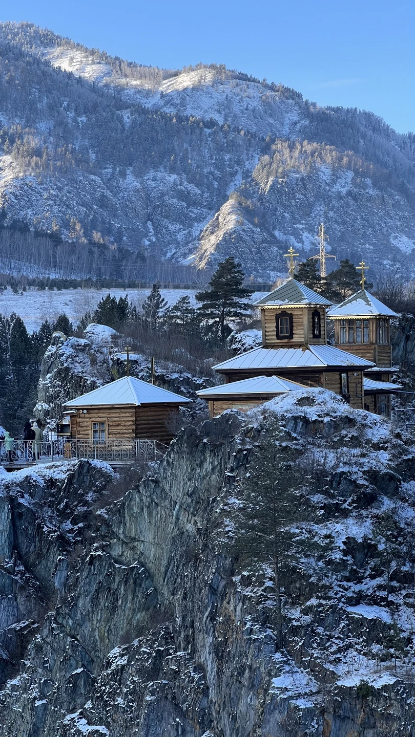 Тур очень понравился. Путешествие проходило на комфортабельном автомобиле. Гид-водитель Владимир очень интересный рассказчик, отзывчивый и внимательный