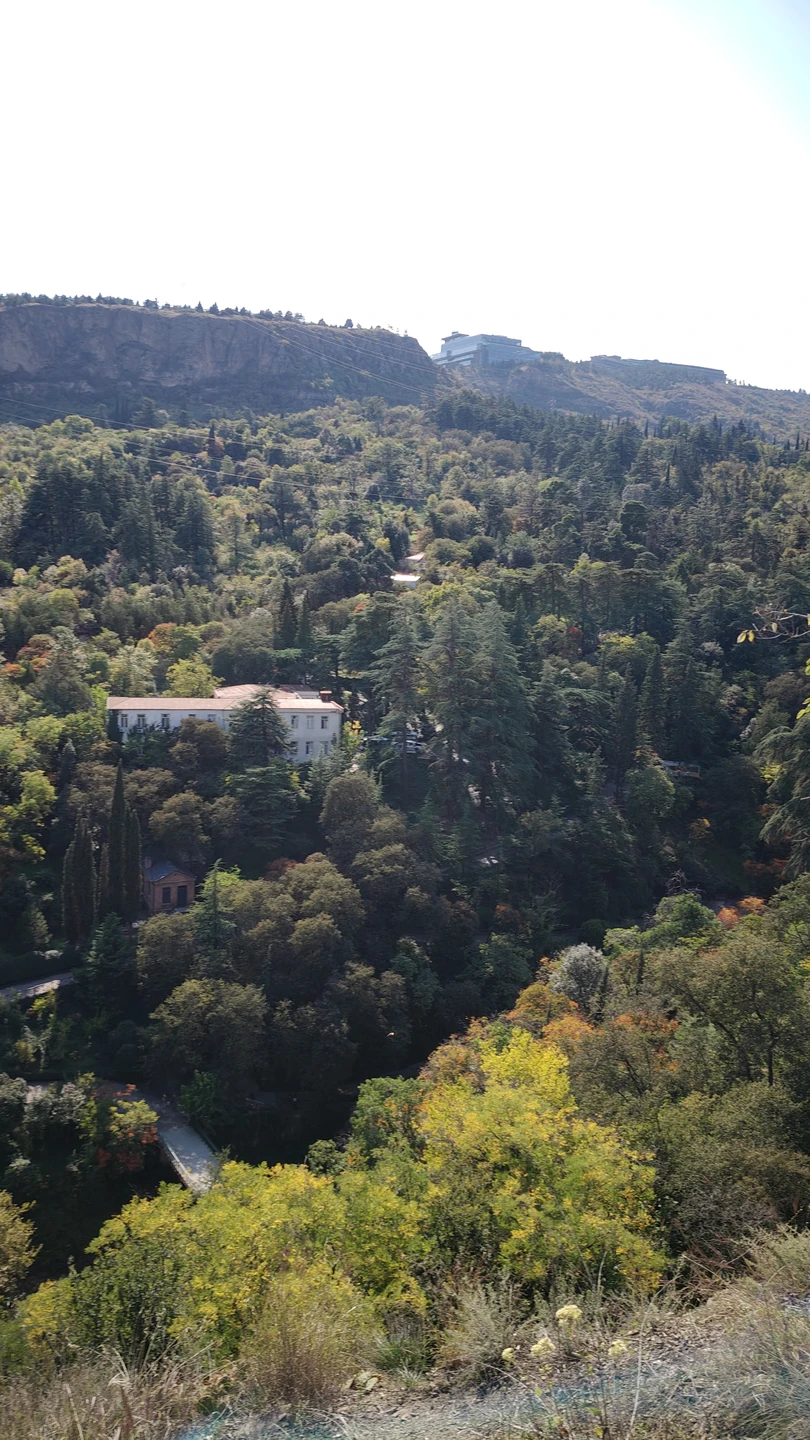 Поездка в Тбилиси оставила исключительно положительные эмоции. По пути мы узнали много интересного, как исторических фактов