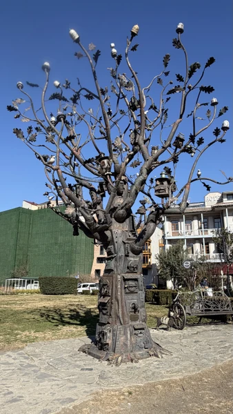 Побывали в прекрасном Тбилиси, отправившись в поездку из Ереван небольшой компанией из 5 человек. Несмотря на