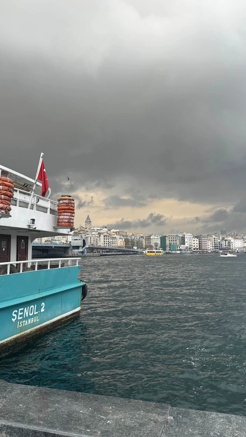 Хочу выразить огромную благодарность нашему гиду за увлекательную и информативную экскурсию по Стамбулу! Мы узнали много