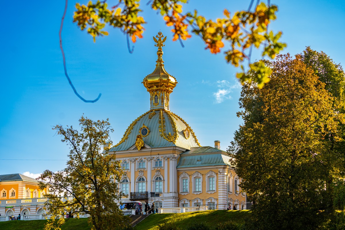 Фото 1 - Экскурсия: "Путешествие из Петербурга: Царское Село и Петергоф"