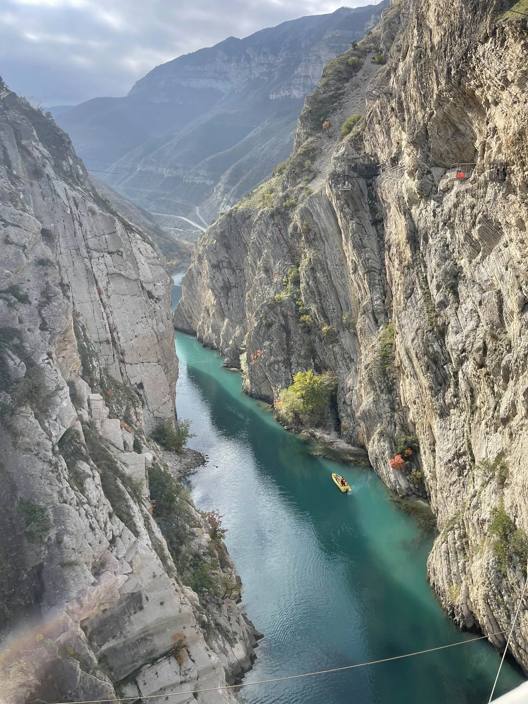 Отличный маршрут! Прекрасные виды на самые знаменитые достопримечательности Дагестана. Замечательный гид и комфортный автомобиль. На всех