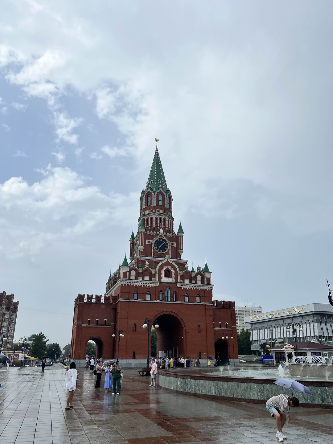 Очень понравилась экскурсия! Хоть и пошел ливень, но город понравился. Экскурсовод Рустем очень подробно и интересно