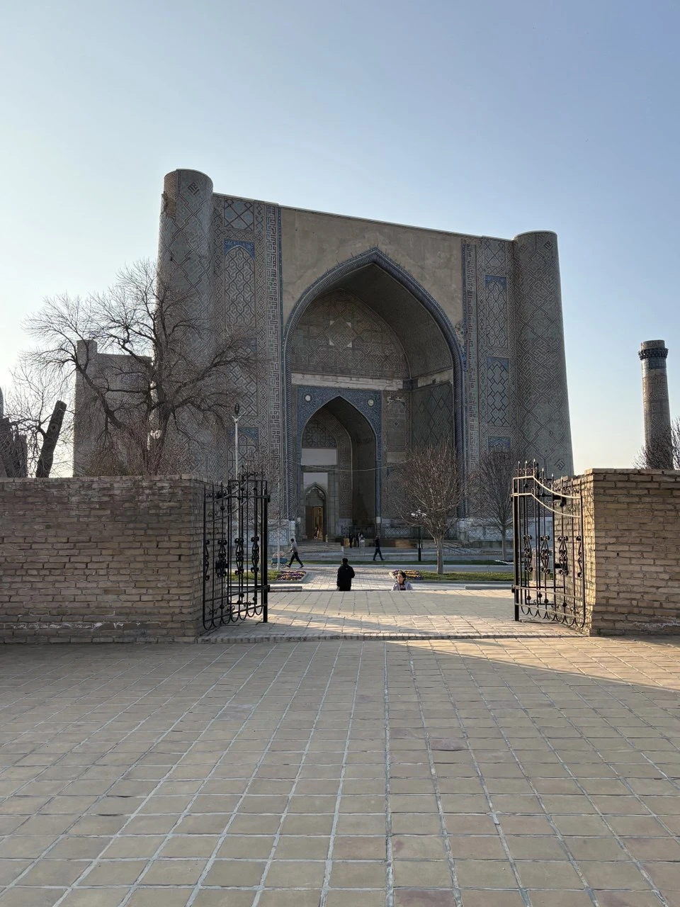 Все состоялось как и планировали. После брони организатор сразу вышел на связь. Организатор заранее купил нам