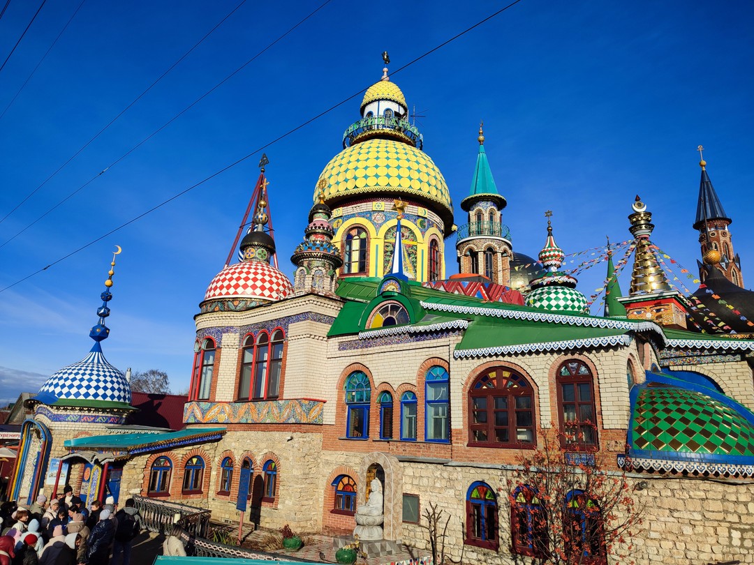 За день до экскурсии мы получили информацию, что в связи с болезнью вместо Айгуль нас будет