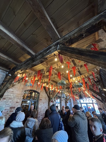 Прекрасно проведенный день. Все грамотно выверено по минутам. Был гид Кирилл. Мастер своего дела, интересный разказчик