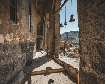 Вардзиа, озеро Паравани и монастырь Святой Нино в Пока