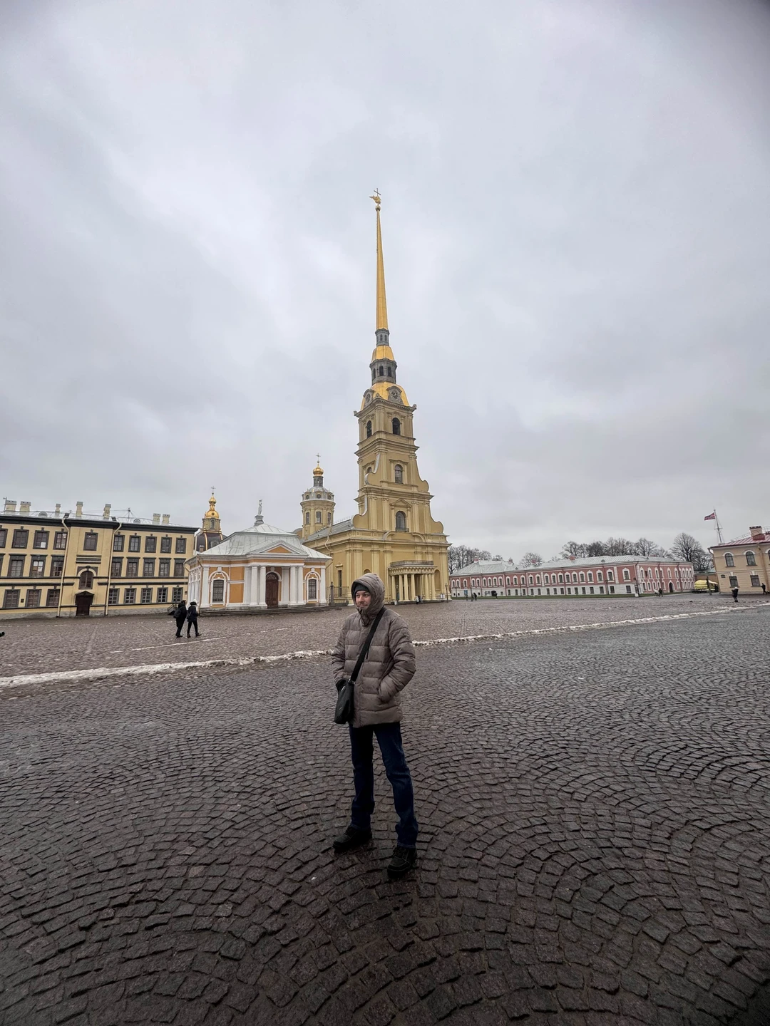 3,5 часа пролетели как один миг! Несмотря на дождливую погоду, экскурсия была составлена очень грамотно. Александр