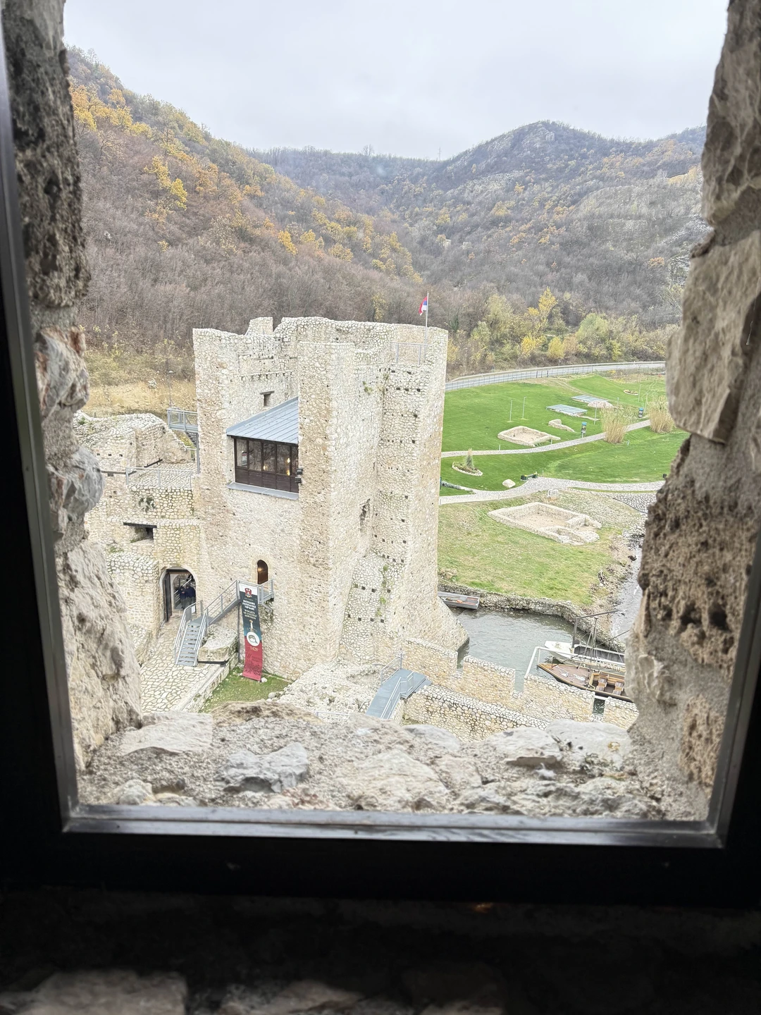 Доброго дня! Самые прекрасные впечатления от нашего прекрасного гида! Было интересно, комфортно, уютно с этой прекрасной