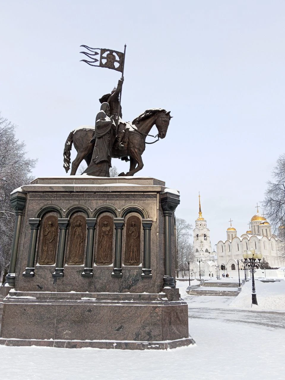 Ездили на новогодние праздники по золотому кольцу,с гидом Владимиром узнали много интересного об истории города… Владимир