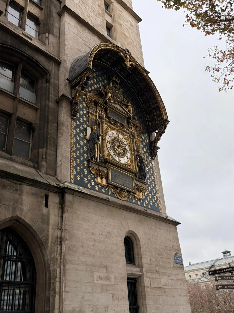 Прекрасная прогулка по центру Парижа. Вадим оказался очень приятным и внимательным собеседником. Ненавязчиво, интересно, увлекательно. Показал