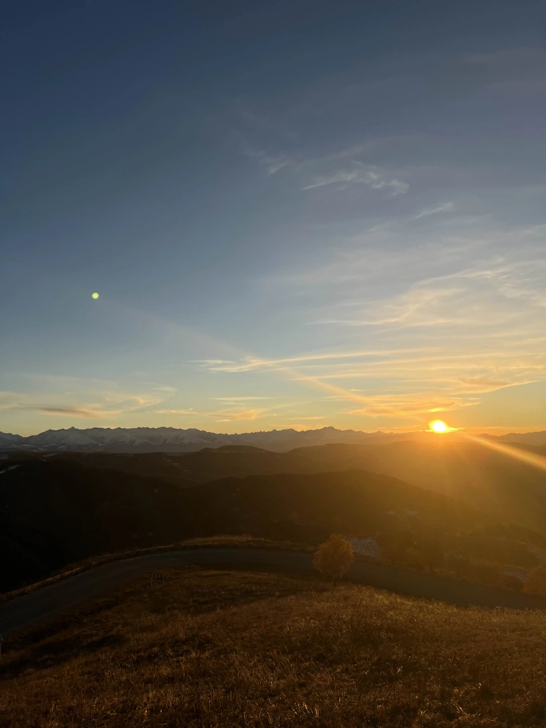 Ездили на Домбай вместе с Александром. Он относится с большой заботой и теплом к своим пассажирам