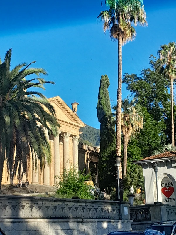 Морская сказка в мини-группе: релакс-тур в Абхазию с проживанием на вилле и экскурсиями (из Сочи)