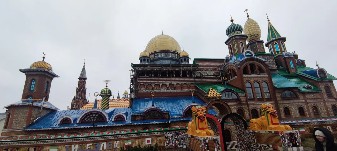 Культовые места Казани: Вселенский храм, Раифа и Свияжск (Юлия)