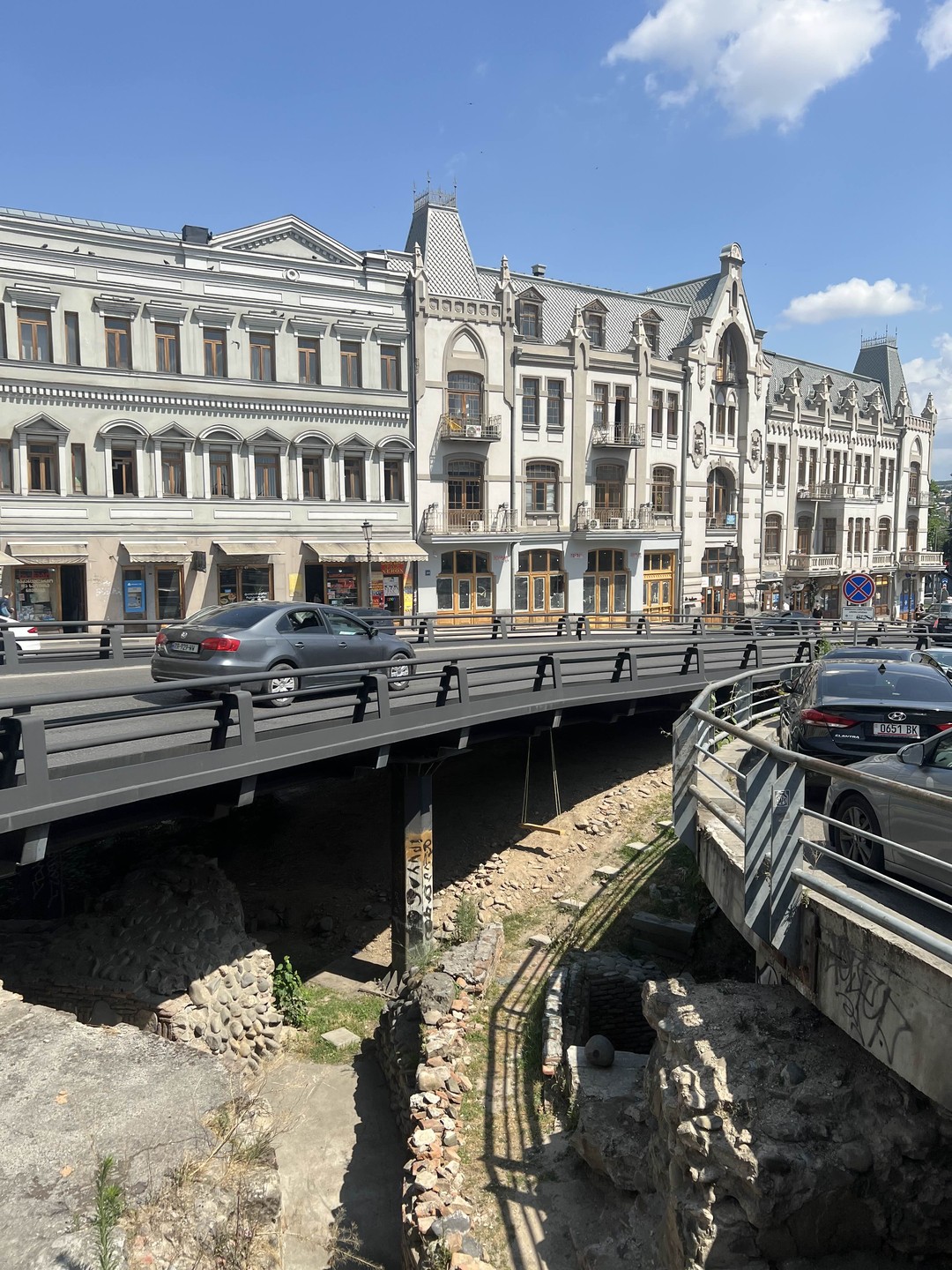 Ирэна прекрасно всё рассказывает, терпеливо отвечает на вопросы) очень приятный человек) всё понравилось