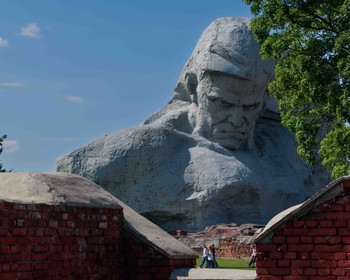 Подвиг партизан и защитников Брестской крепости