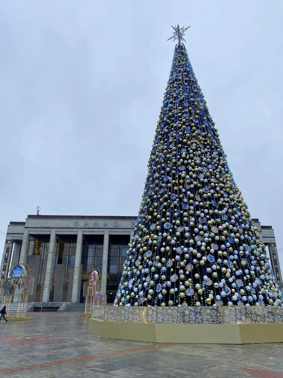 Спасибо большое Ярославу за замечательную обзорную экскурсию! Было очень интересно послушать и осмотреться в первый день