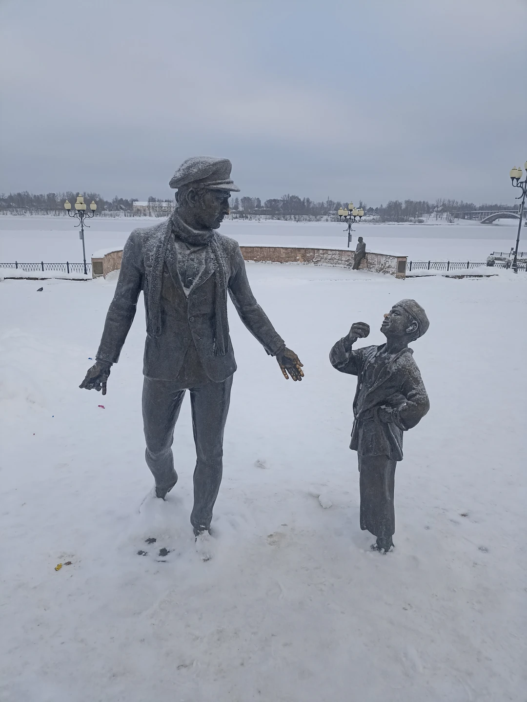 Были обособленной группой 9 человек, в том числе двое подростков (средняя школа). Анатолию удалось всех заинтересовать