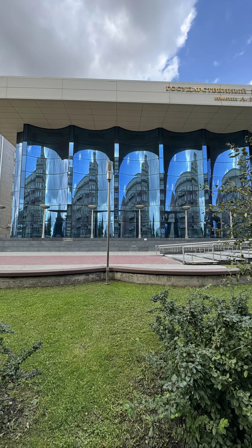 Вполне хорошая обзорная экскурсия. Чистый автомобиль, большой, комфортный. Поездили по городу, немного походили. Самое то, чтобы