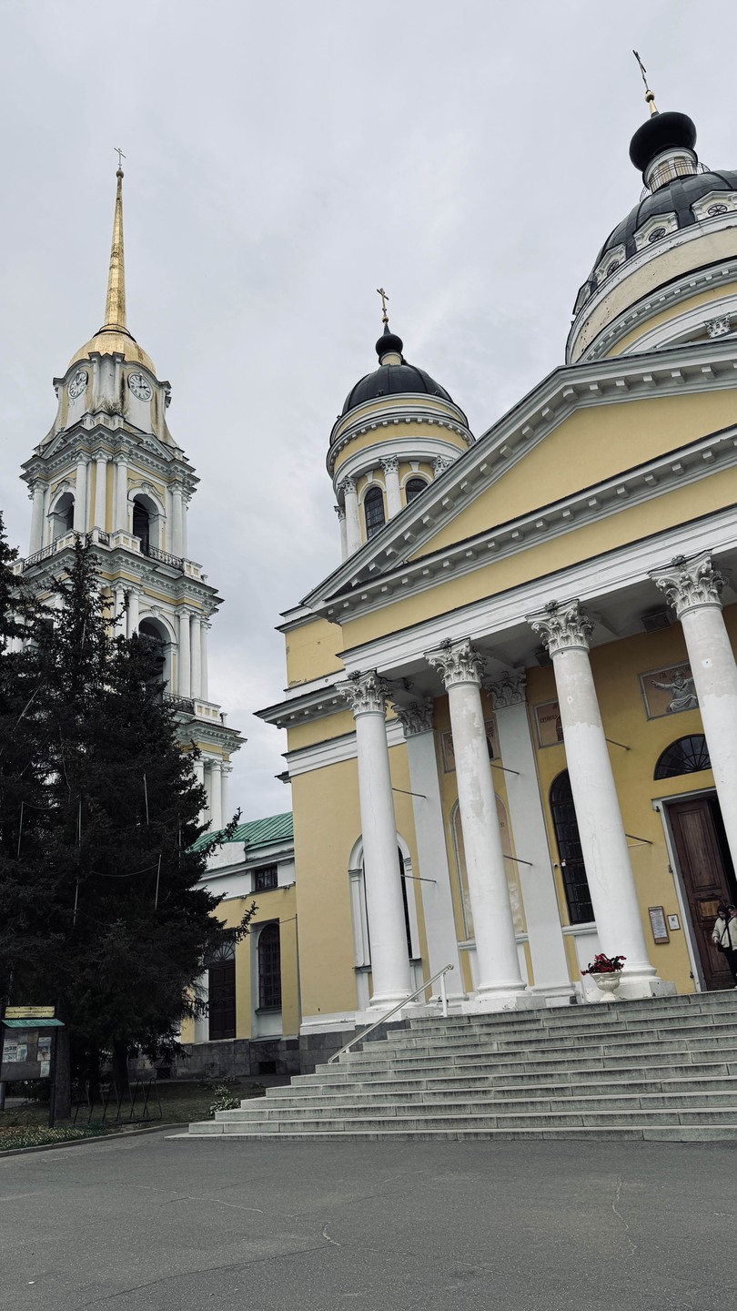 Очень понравилась экскурсия с Еленой, которая с любовью и упоением рассказывает о родном городе. Видно, что