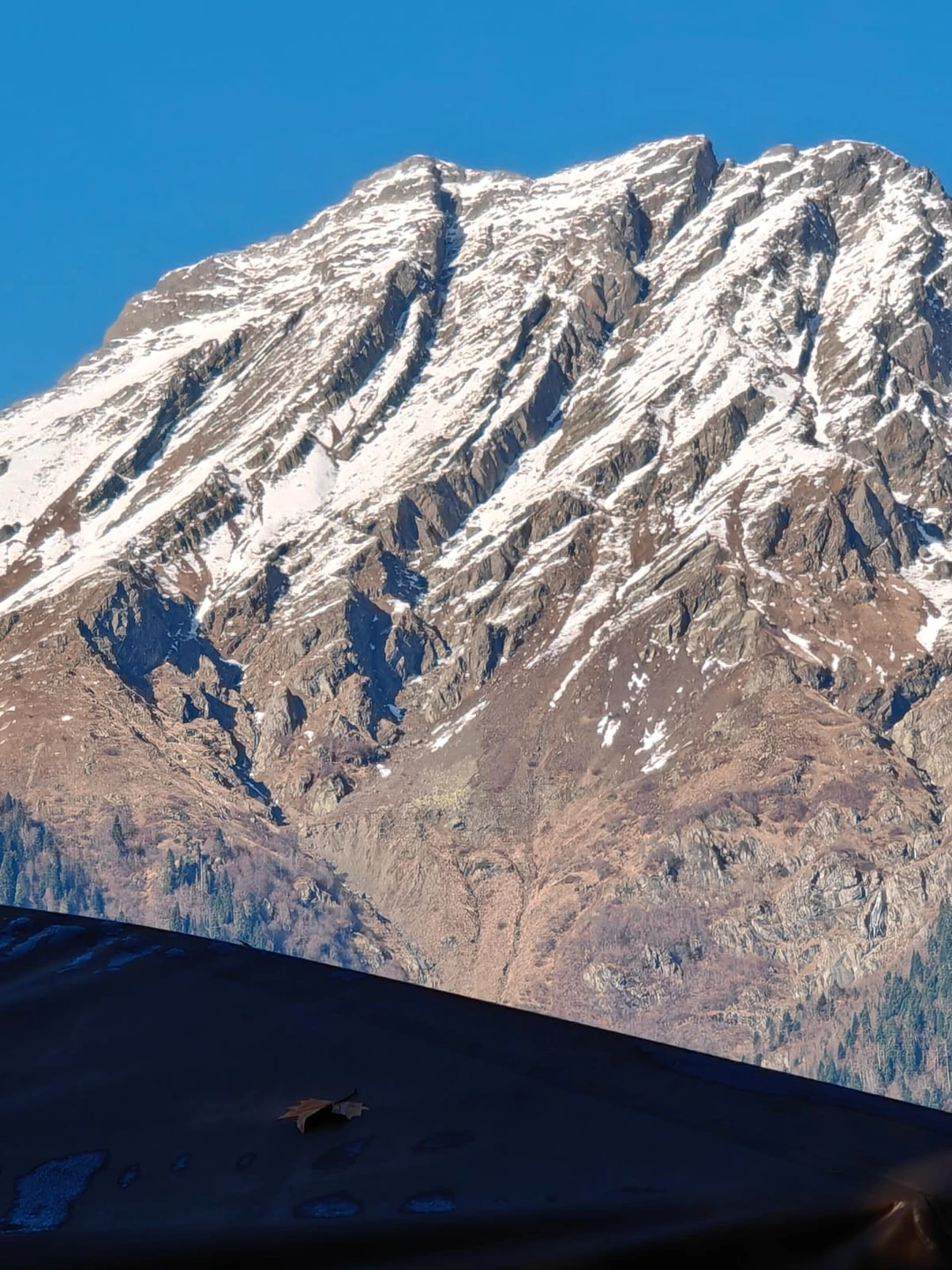 Хотя бы раз рекомендую съездить с экскурсией, очень интересно