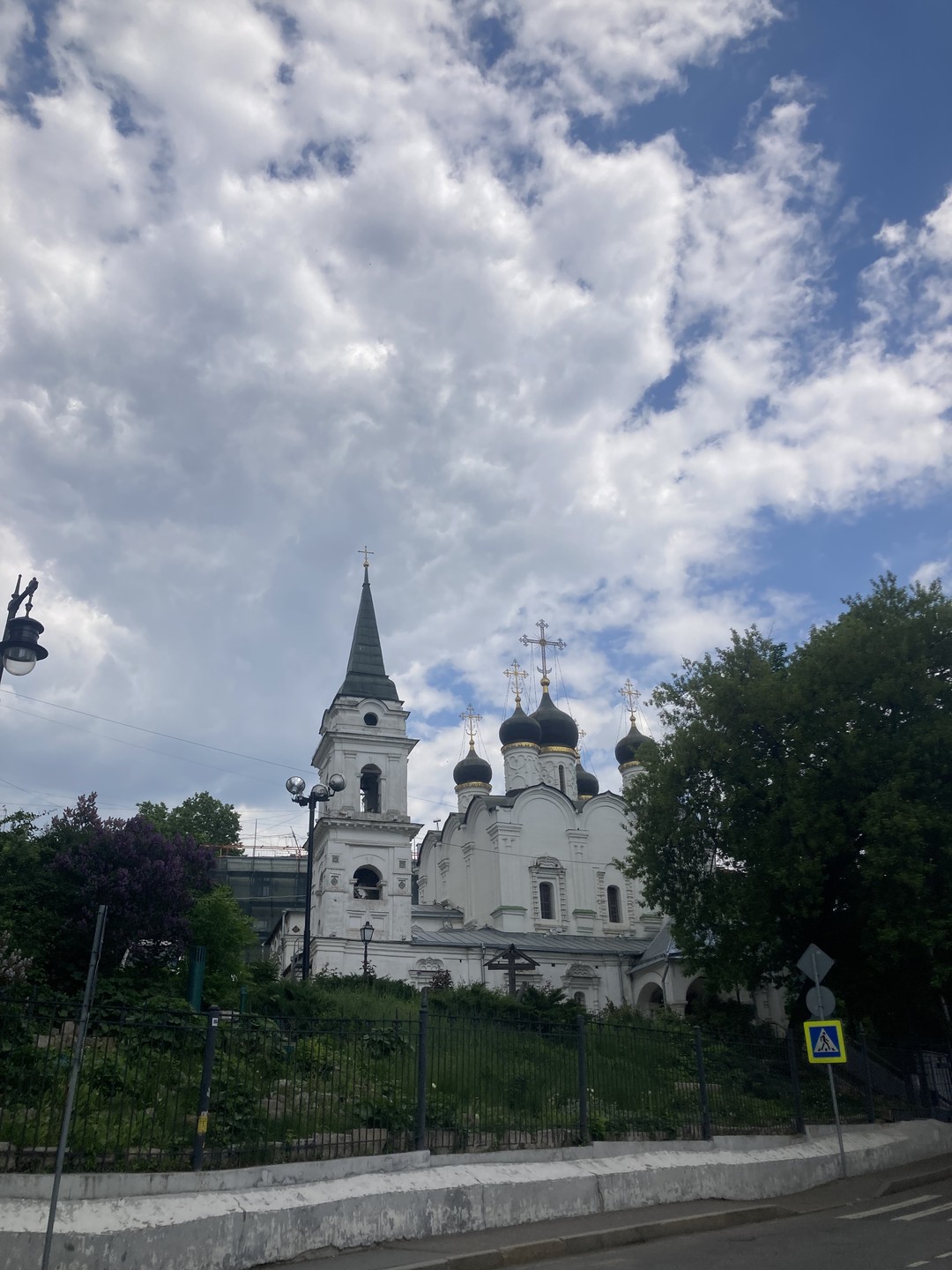 Огромное спасибо Александру за очень интересную экскурсию. Мы увидели знакомые места Москвы с неизвестных сторон. Александр