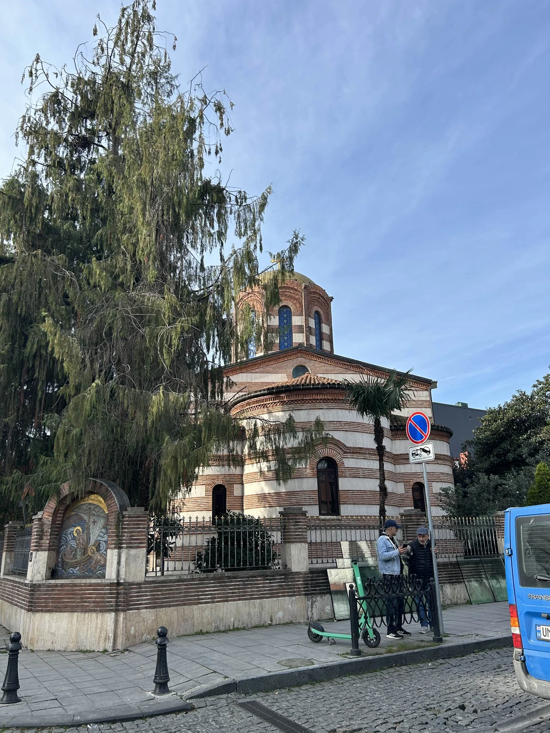 Отличная пешая экскурсия по Батуми! 🔥Очень интересно, живо и информативно. Узнали кучу секретов города, увидели невероятные