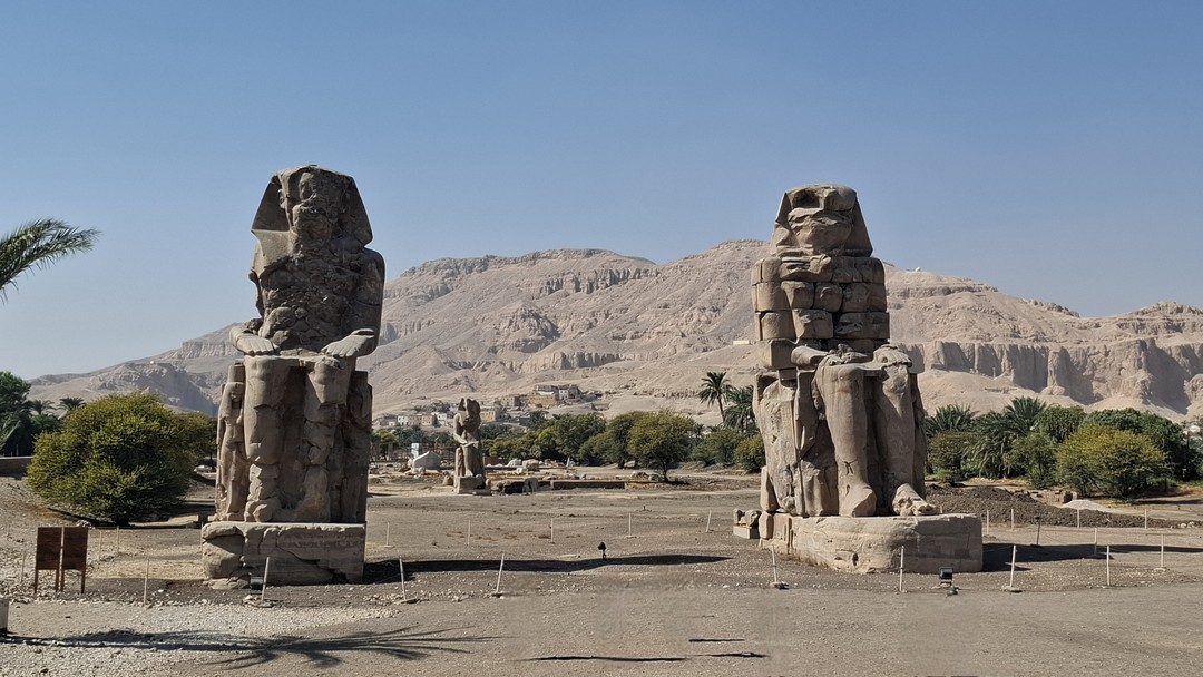 Экскурсия в Луксор с гидом Абдалой и водителем Айзеком оказалась фантастической. Машина приехала вовремя. За разговором