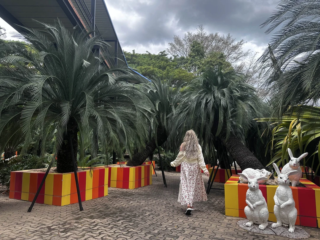 Это восторг!! Безумно красивое метро 😍😍😍 столько разных локаций!! 😻😻