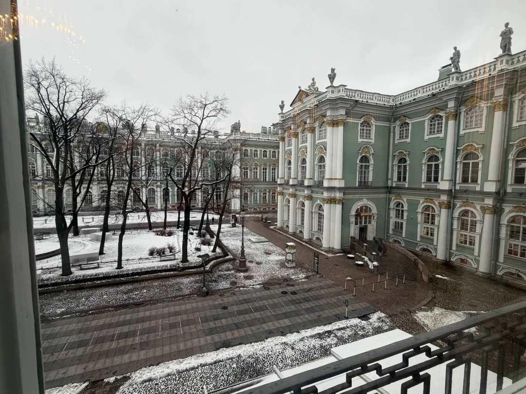 Спасибо огромное Марии. Это лучший экскурсовод по Эрмитажу. Все содержательно, чисто по нужным знаковым местам. Описание