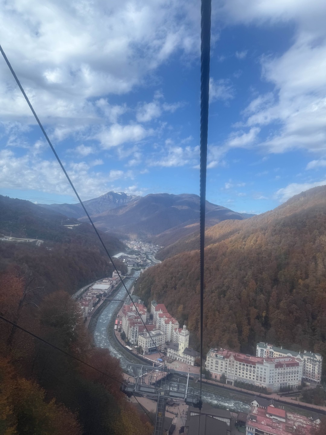 Отличная экскурсия,Наталья учла пожелания всей семьи,увлекательно и подробно рассказала о достопримечательностях Красной Поляны, чётко объяснила, чем