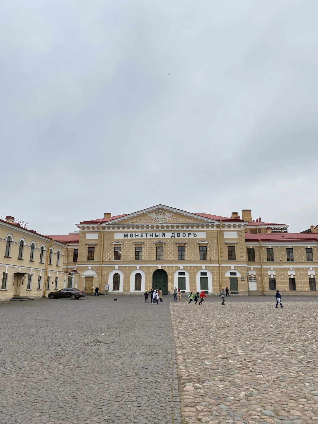 Экскурсия потрясающая,несмотря на мое опоздание Наталья сказала,что всё самое интересное она расскажет впереди! Несколько локаций,усыпальница,выстрел из