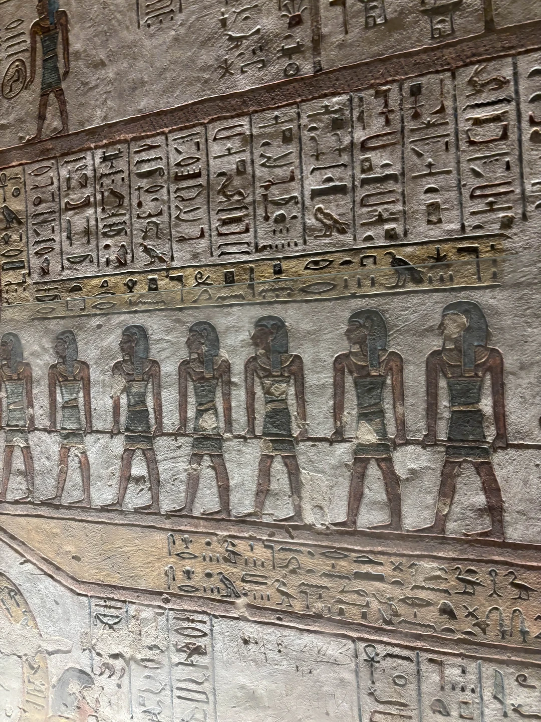 Организовано все отлично. Все четко по времени. В поездке 2 водителя, которые сменяли друг друга. Экскурсовод