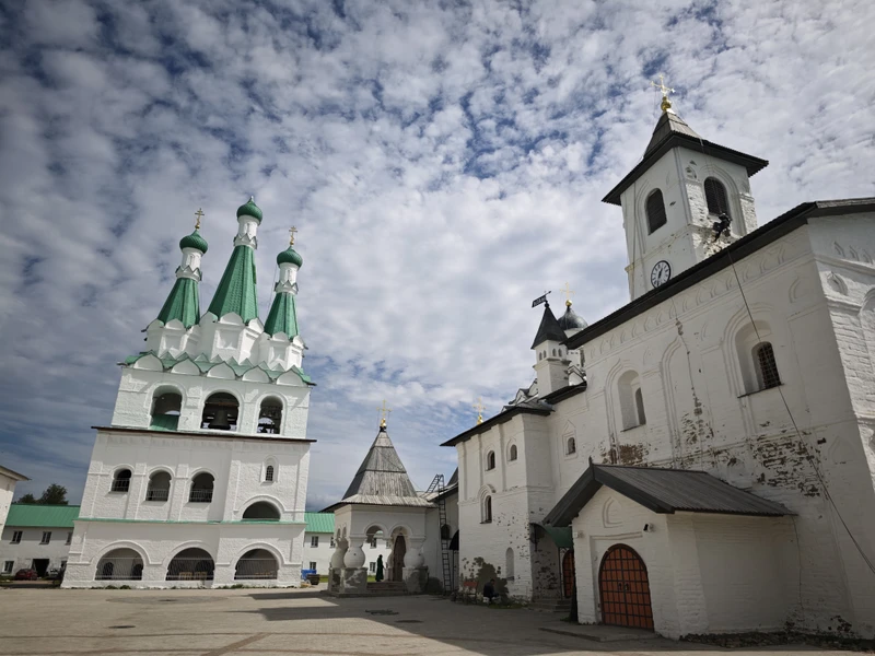 Из Санкт-Петербурга — в Александро-Свирский и Введено-Оятский монастыри