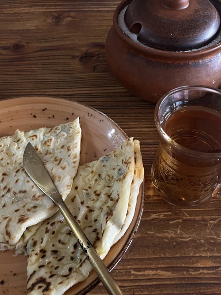 Хотела поблагодарить нашего заботливого, доброжелательного и интересного гида - Рому. С погодой нам очень повезло, было