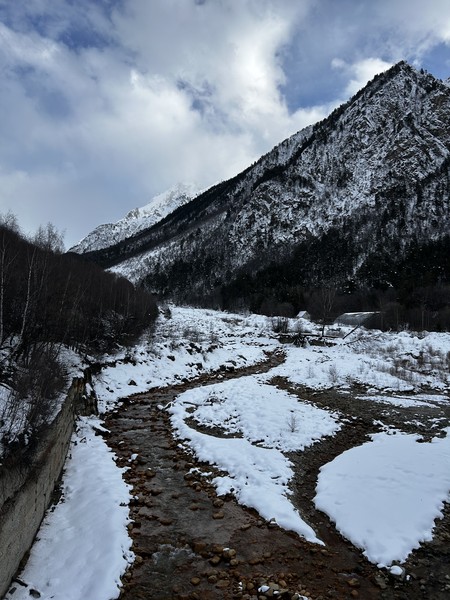 Нам очень понравилась поездка на Эльбрус, остались тёплые и очень приятные впечатления. Путешествие прошло легко и