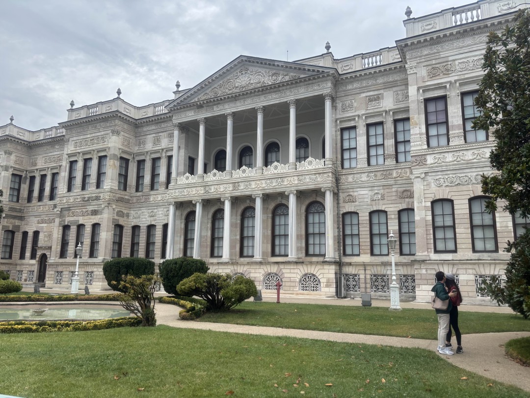 Первый раз в Стамбуле. Прекрасный город, где каждый сантиметр дышит историей, события, меняющие жизни народов. Не