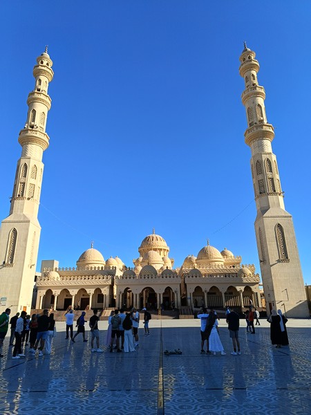 Екатерина и Ваэль,выражаем вам огромную благодарность за прекрасно проведённое время. Экскурсия организована прекрасно,локации подобраны идеально,чтобы погрузиться